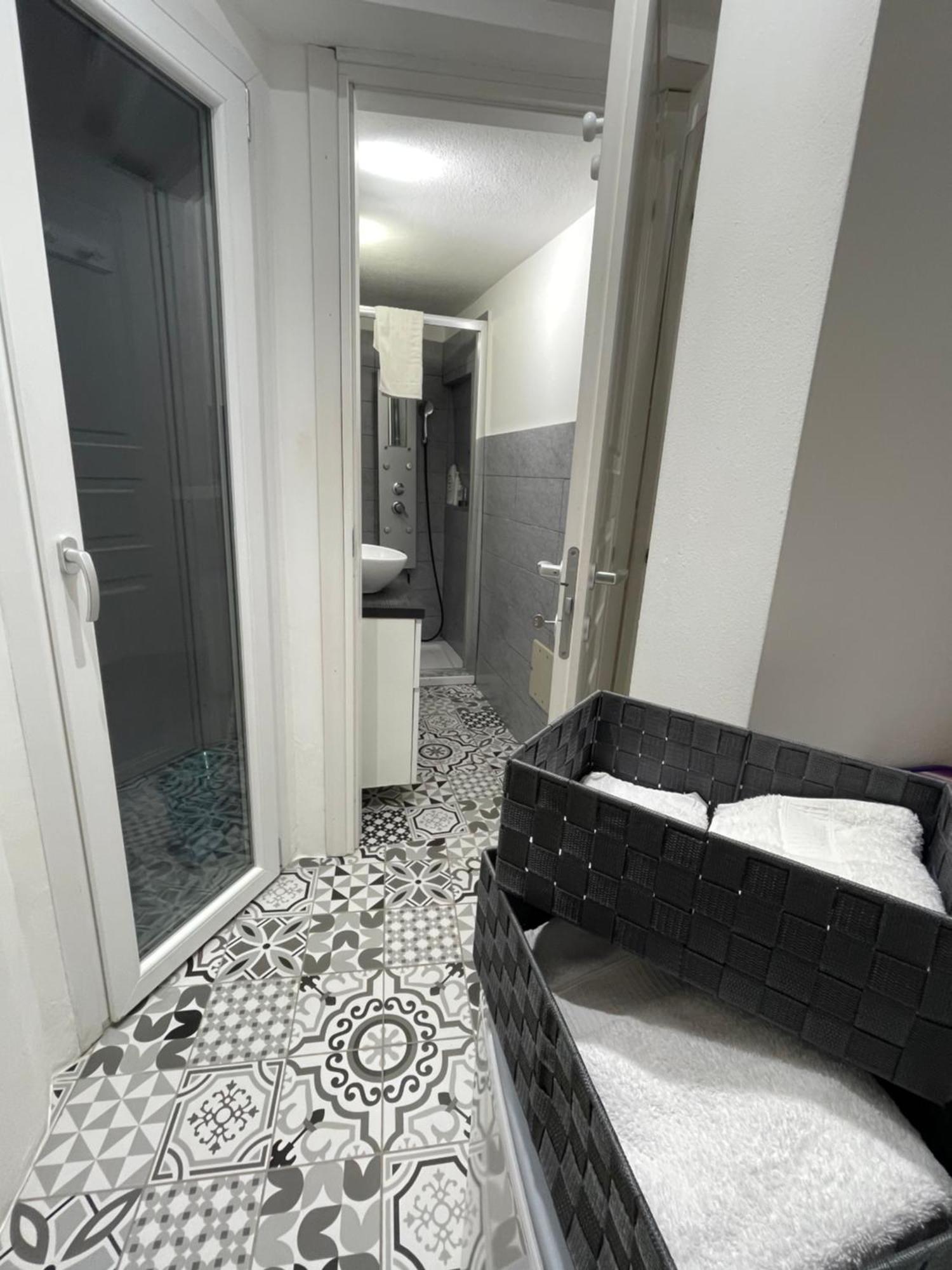 Edo'S House Apartment กาญารี ภายนอก รูปภาพ